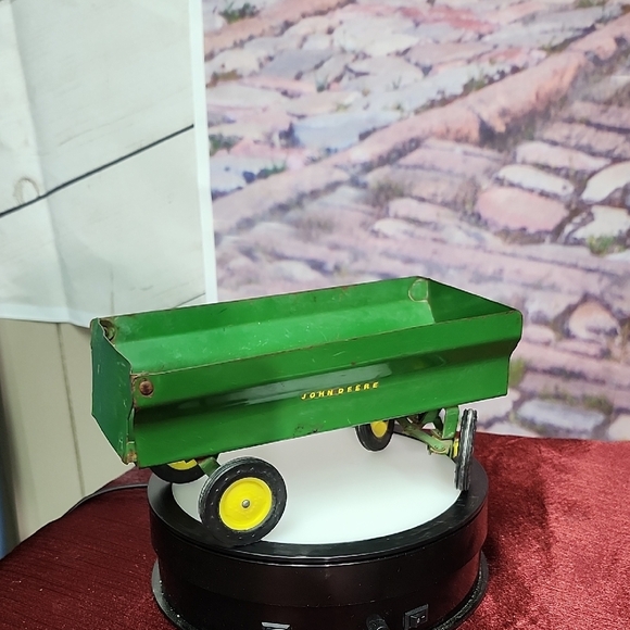 John Deere Green and Yellow Toy Cart hauler tractor attachment 8 x 4 - Picture 1 of 7